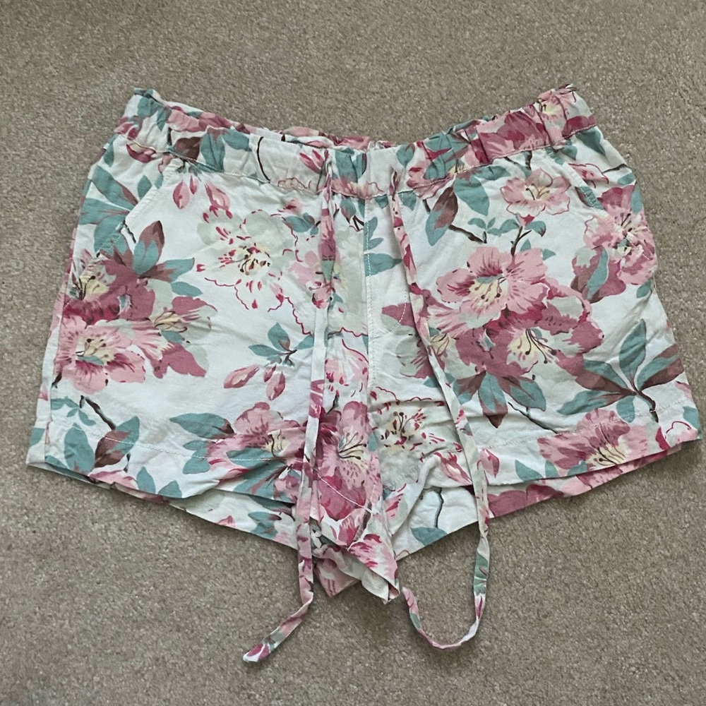 Loft floral patterned drawstring shorts